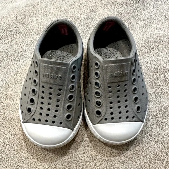 Native Shoes, Jefferson Kids Shoe - Grey, Size C4 - Picture 1 of 7